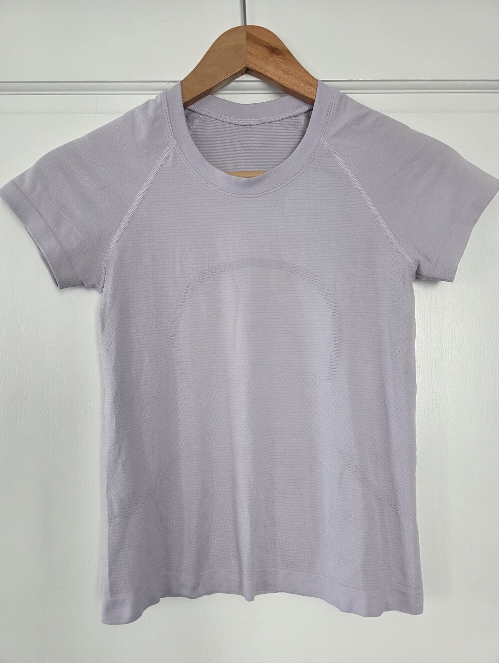 Lululemon Swiftly Tech 2.0 Size 4 Crewneck Short Sleeve Shirt Light Lavender